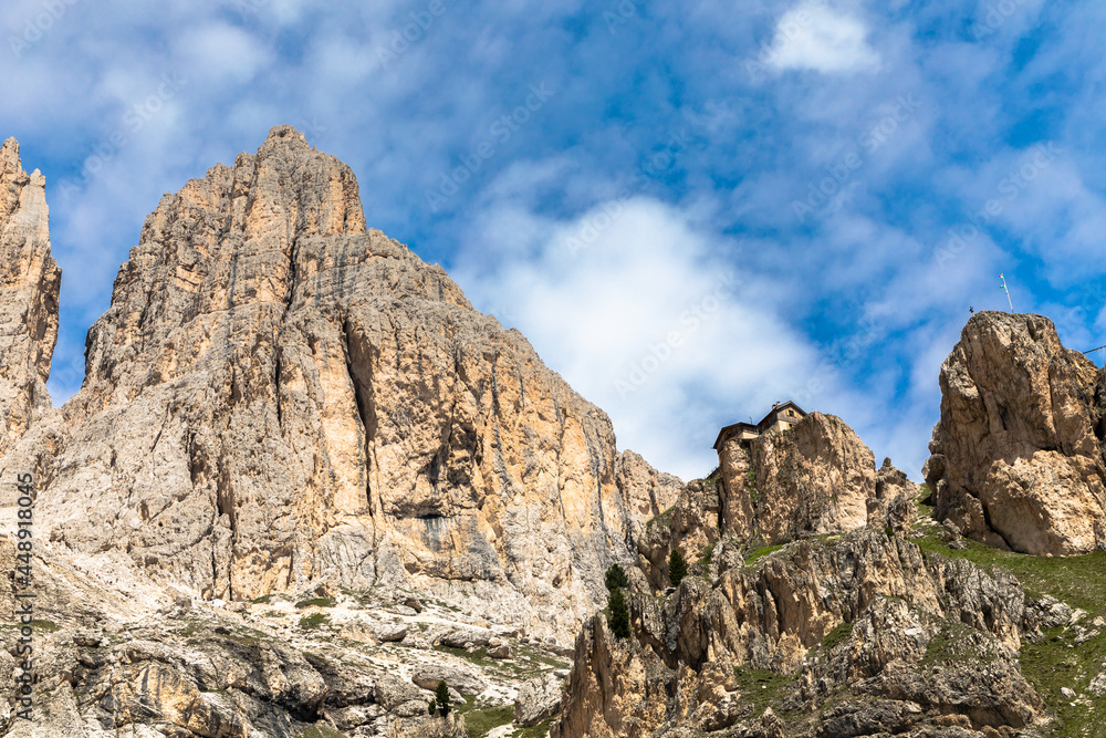 Preusshütte unter den Vajolettürmen im Rosengarten, Trentino, Italien Preusshütte unter den Vajolettürmen im Rosengarten, Trentino, Italien