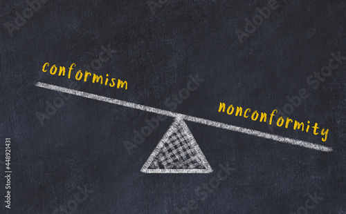 Fotografía Concept of balance between conformism and nonconformity