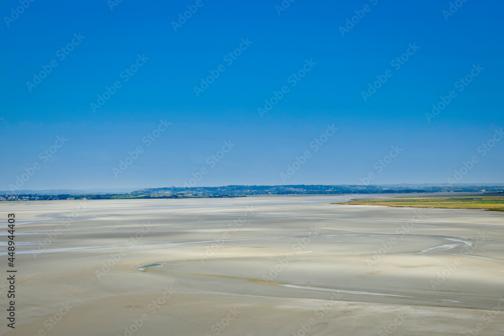 plage du Mont-Saint-Michel à marée basse