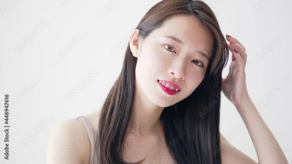 女性のヘアケアイメージ スローモーション 女性のヘアケアイメージ スローモーション