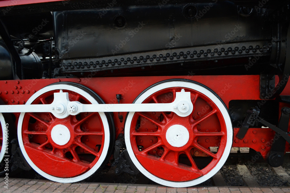 old steam locomotive wheel
old steam locomotive wheel