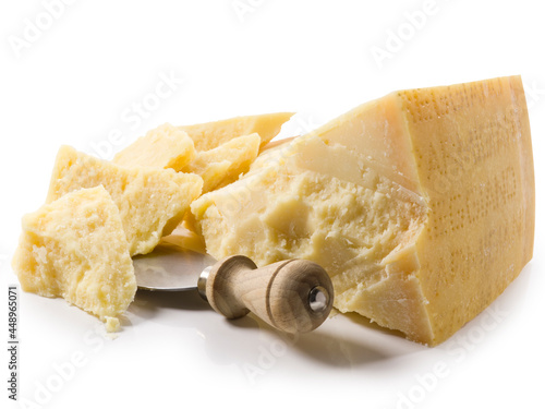 Queso parmesano con cuchillo sobre fondo blanco. Parmesan cheese with knife on white background.