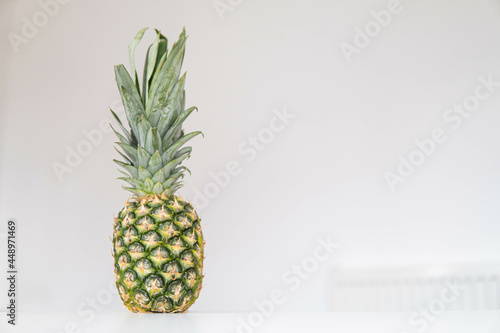 Obraz na płótnie Fresh ripe pineapple fruit, pineapple fruit slices isolated. Juicy fruit design elements composition with focus stacking, white background. Tasty raw whole tropical fruit, healthy nutrition concept
w salonie