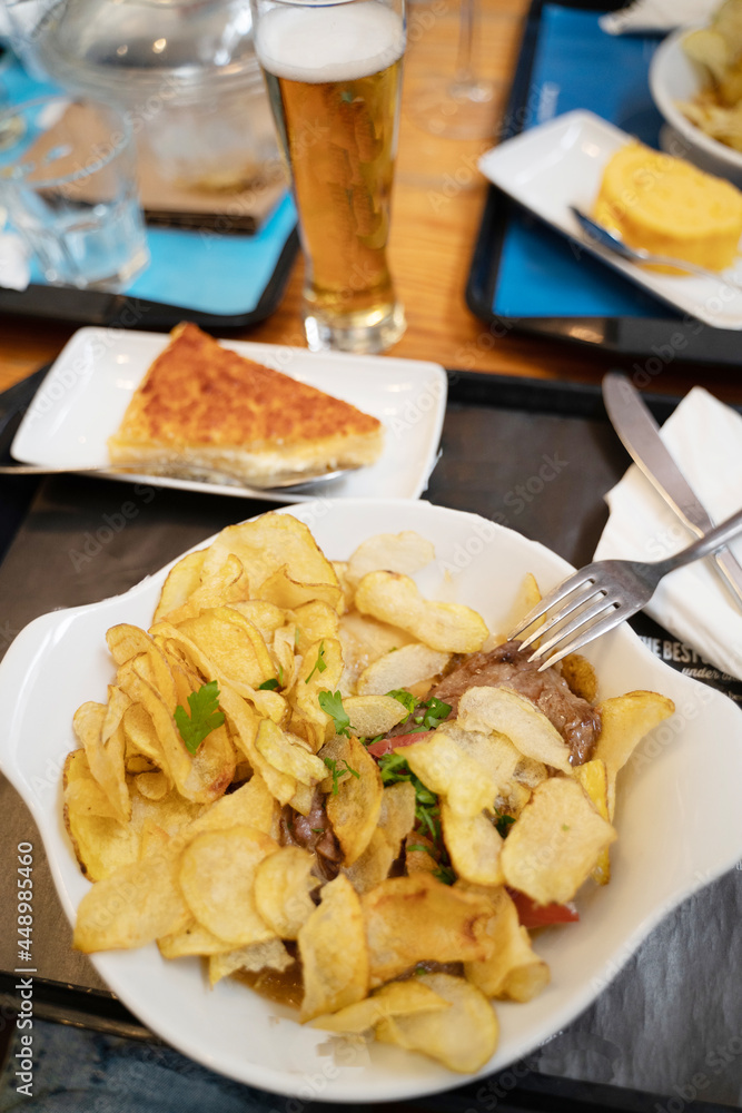 cerveza con patatas cerveza con patatas