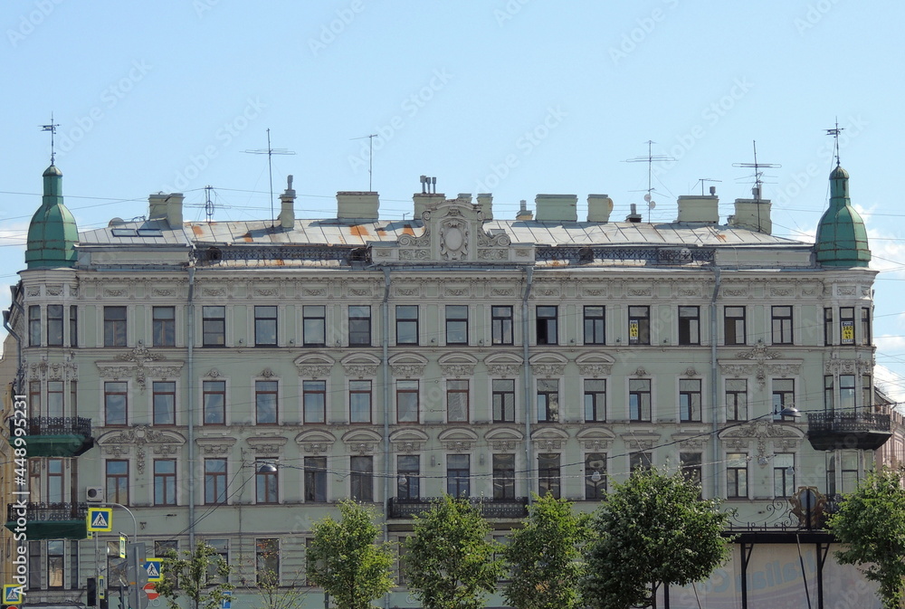 The architecture of buildings in St. Petersburg, an old unified building. Beautiful houses of St. Petersburg. The urban landscape created under Peter the Great.