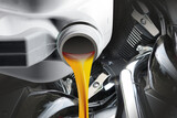 Wymiana oleju w samochodzie, motorze