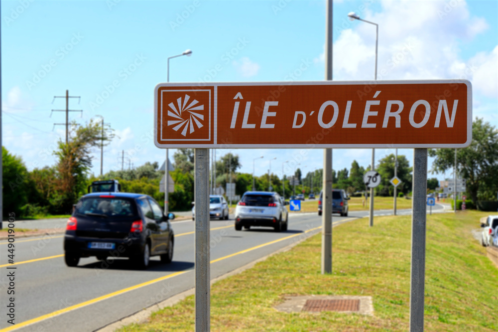 Fototapeta premium Panneau signalisation Entrée île d'Oléron