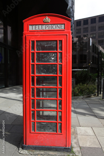 Quadro em tela Traditional red telephone box, London, UK