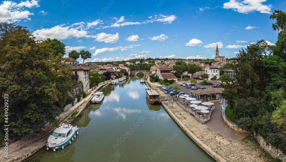 Nérac (Lot et Garonne, France) - Centre historique autour de la Baïse