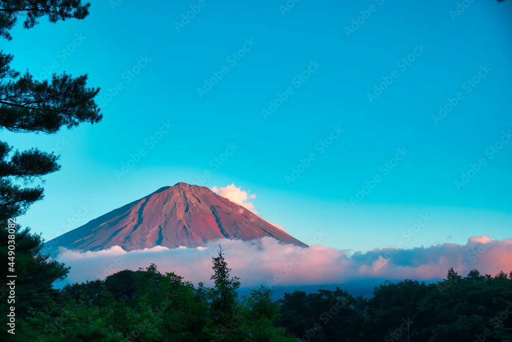 Fototapeta premium 夏の赤富士