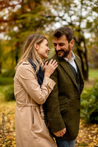 Young couple in the autumn ...
