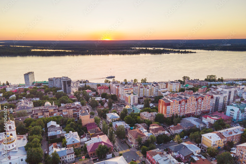 Obraz premium Aerial view of Samara city with Volga river in the sunset