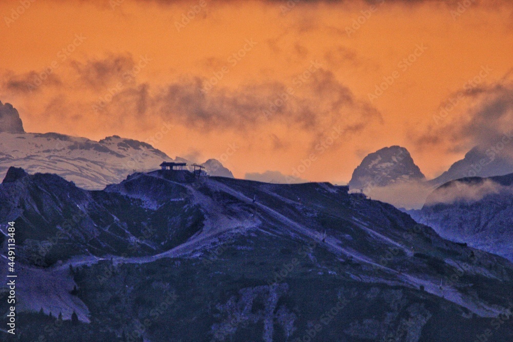 Obraz premium sunset in the mountains