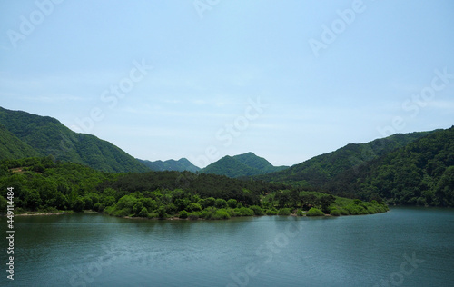 한국의 호수와 산 풍경 