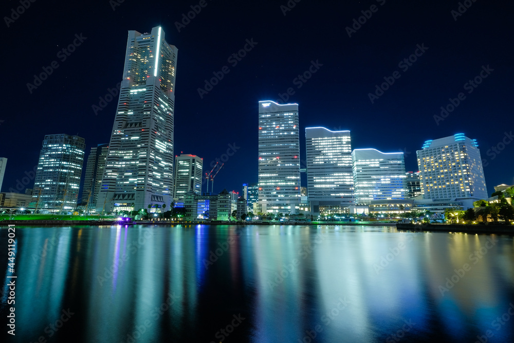 Naklejka premium 神奈川県横浜市みなとみらいの夜景