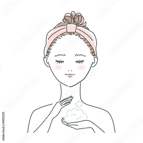 洗顔料をしっかり泡立てる女性