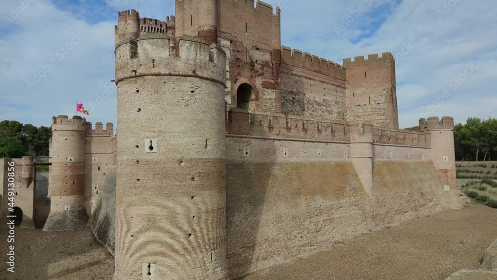 Castillo medieval siglo XIV y XV de La Mota en la villa de Medina del Campo, España Castillo medieval siglo XIV y XV de La Mota en la villa de Medina del Campo, España