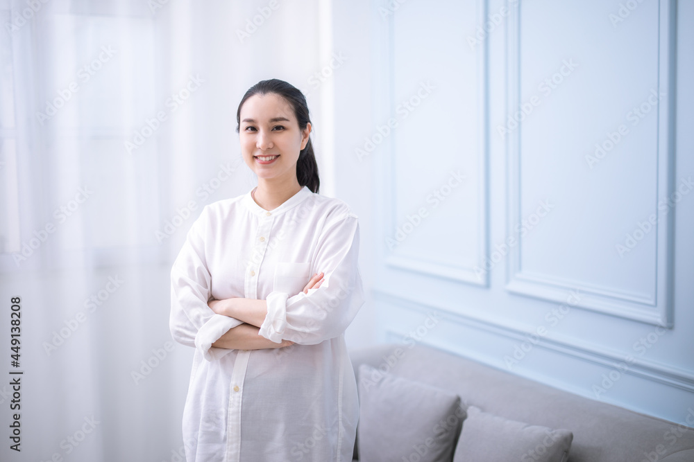 Portrait of successful business asian women in white shirt. with arms crossed and smile , Young businesswoman smiling and looking away Happy feeling concept Portrait of successful business asian women in white shirt. with arms crossed and smile , Young businesswoman smiling and looking away Happy feeling concept