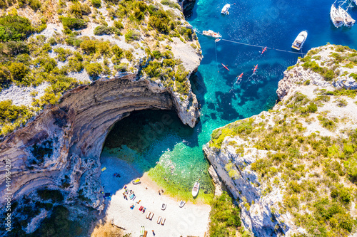 Obraz na płótnie Scenic landscape about Stiniva bay in vis island w salonie