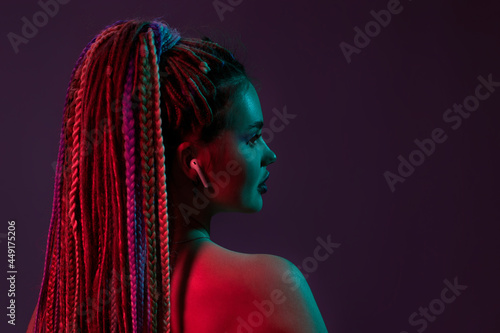 Konstfotografi woman with dreadlocks is listening to music on earphones