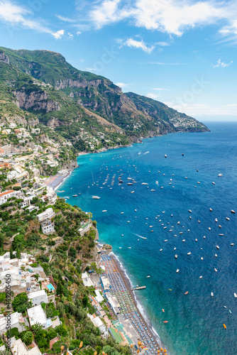 Fototapeta Naklejka Na Ścianę i Meble -   Positano's Main Beach on the Amalfi coast in  hot summer day, with full  boats sea