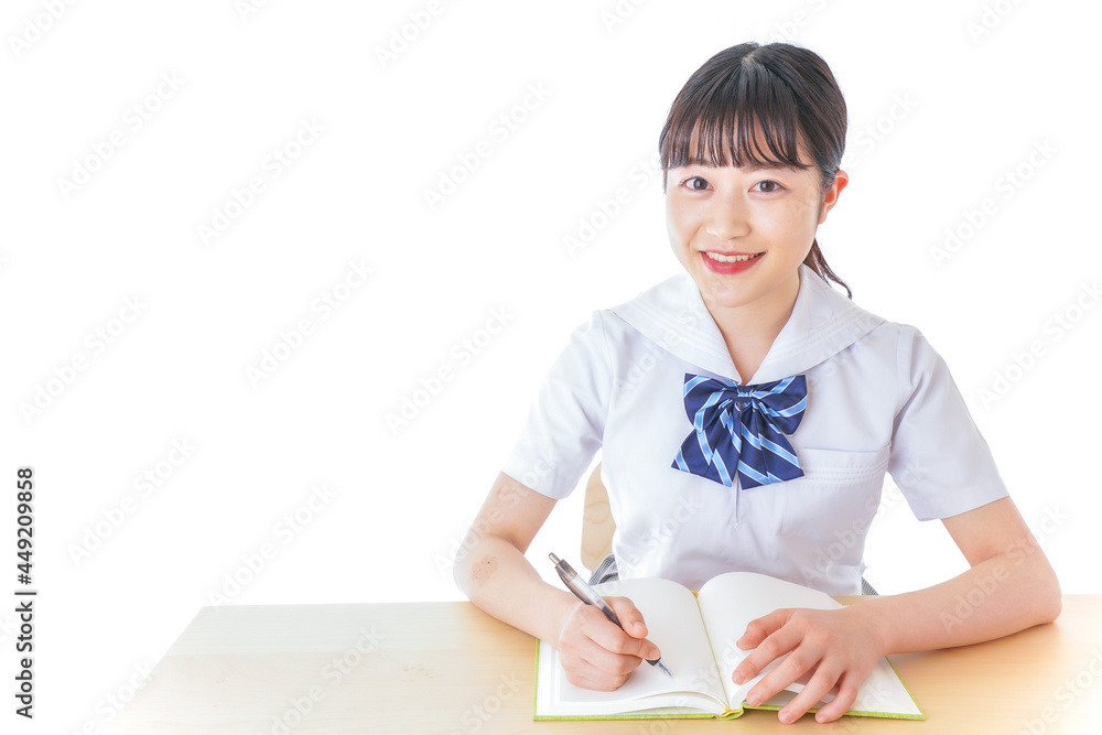 授業を受ける若い女子学生