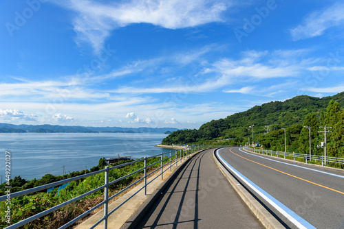 瀬戸内海の海岸風景、とびしま海道 豊島から本州方面を望む