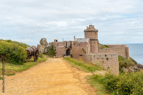 Tableau sur toile Castle Fort-la-Latte next to Cape Fréhel and near Saint-Malo, Plevenon peninsula, French Brittany