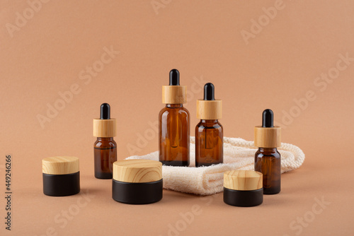 Cuadro en lienzo Eco friendly washcloth, amber glass dropper bottles different sizes and jars with bamboo lid