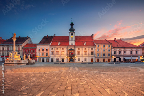 Obraz na płótnie Maribor, Slovenia. Cityscape image of Maribor, Slovenia with the Main Square and the Town Hall at summer sunrise. w salonie