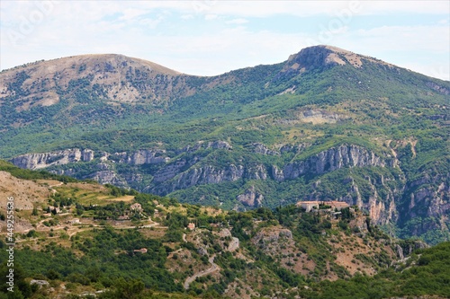 Obraz na plátně Village de Gourdon perché et montagnes