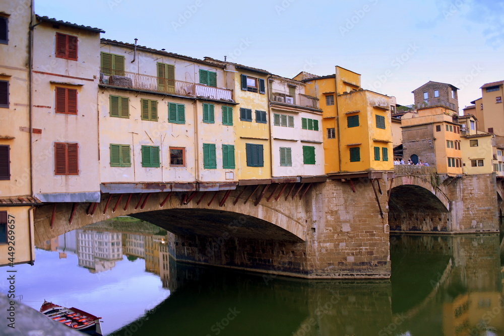 Spiegelung der Ponte Veccio im abendlichen Arno