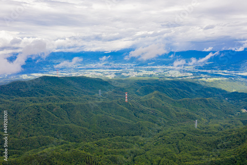 群馬県前橋市、桐生市にある赤城山、黒檜山、地蔵岳をドローンで撮影した空撮映像 Aerial footage of Mt. Akagi, Mt. Kurobi-san, and Mt. Jizo-dake in Maebashi and Kiryu, Gunma Prefecture, taken with a drone.