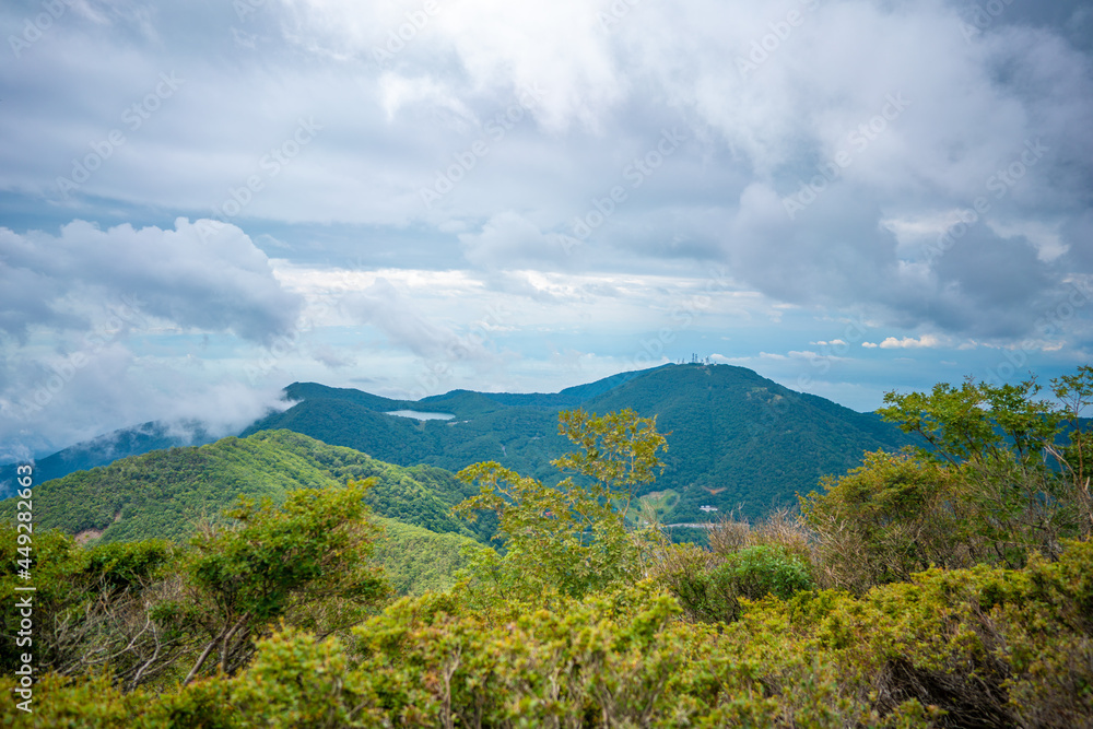 群馬県前橋市、桐生市にある赤城山、黒檜山、地蔵岳を登山している風景  Scenery of climbing Mt. Akagi, Mt. Kurobi-san and Mt. Jizo-dake in Maebashi and Kiryu, Gunma Prefecture. 