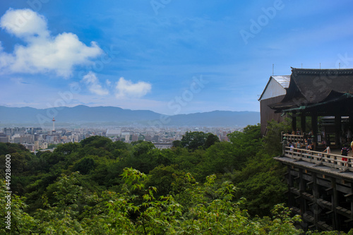 清水寺の舞台と京都の街並み