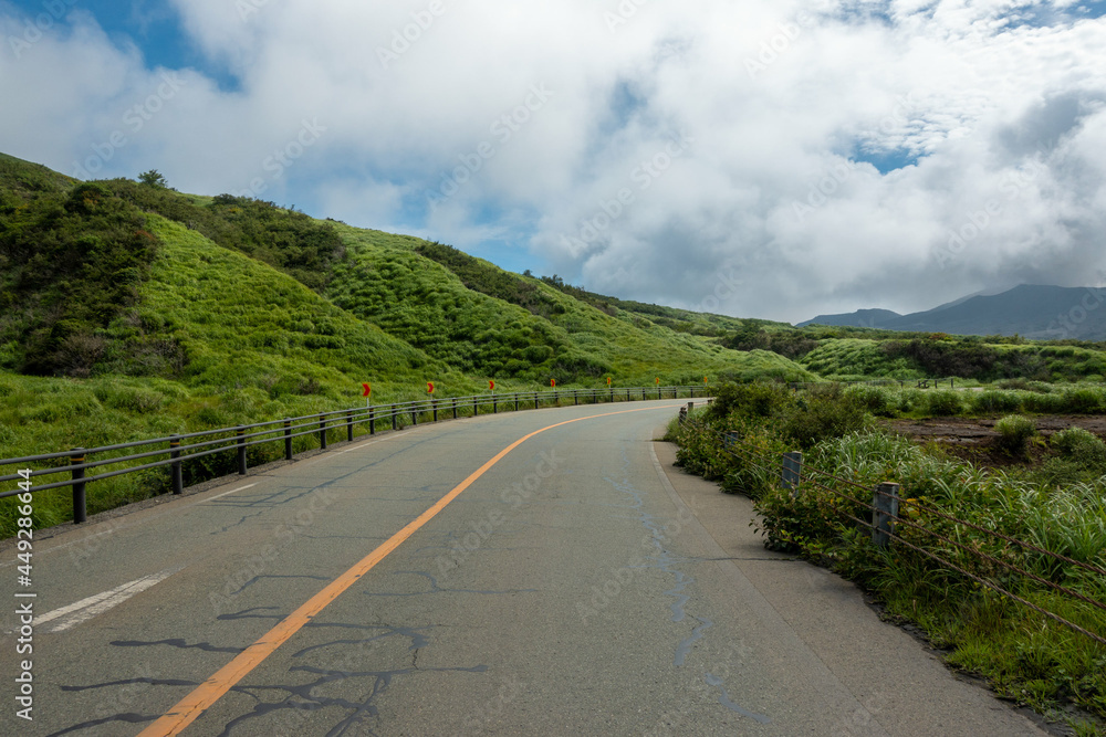 熊本県阿蘇市の烏帽子岳、阿蘇山を登山をしている風景 Scenery of climbing Mount Eboshi-dake and Mount Aso in Aso City, Kumamoto Prefecture. 