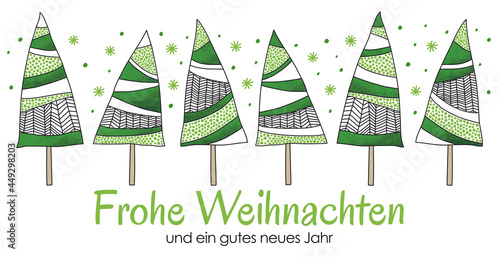Grüne Tannenbäume Weihnachten abstrakt grafisch von Hand gezeichnet, Tusche und Aquarell als Weihnachtskarte mit Frohe Weihnachten und ein gutes neues Jahr