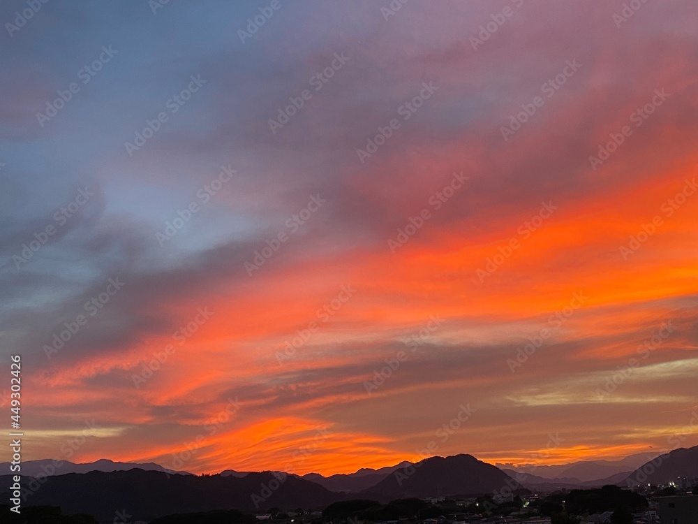 Fototapeta premium 丹沢連山と夕焼け