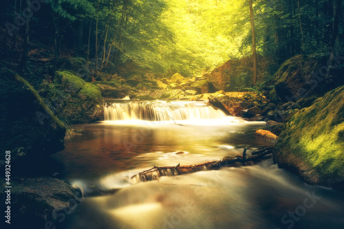 Fototapeta Naklejka Na Ścianę i Meble -  Verträumtes Ilsetal mit Wasserfälle und saftig grünen Wald