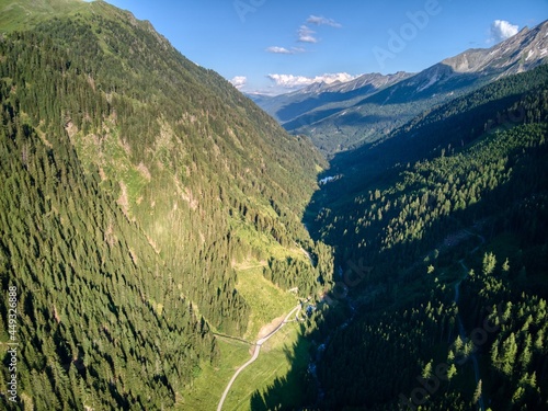 Fototapeta Naklejka Na Ścianę i Meble -  valley in the alps