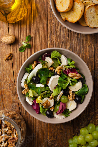 Italian spring salad with goat cheese, grapes and walnuts. Served with croutons.