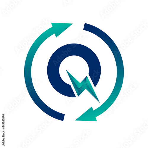 Renewable Green Energy Thunderbolt Letter Q Logo Icon Concept. Production of Green Energy Powered by Renewable Electricity. 
