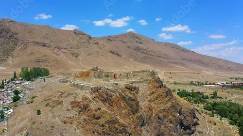 Hasankale Castle It is located 40 kilometres (25 mi) east of the city of Erzurum and is the site of Hasankale Castle. It was the birthplace of the Ottoman poet Nef'i. photo