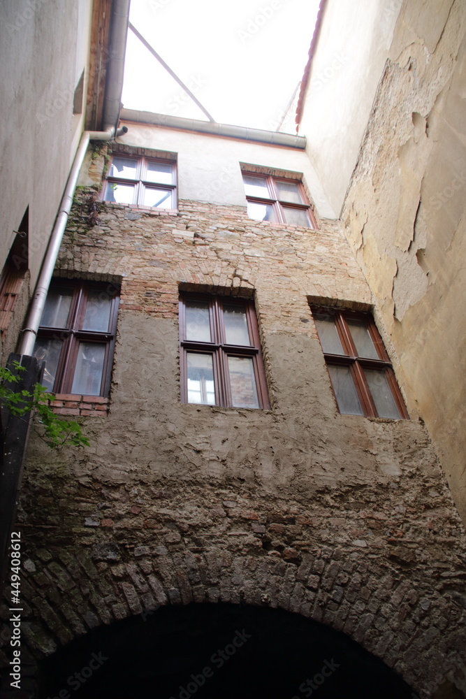 Alte Fassade aus Ziegelstein in der Stadt Görlitz