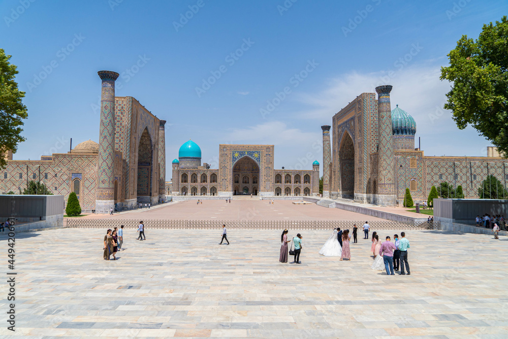 Obraz premium Mausoleums and madrasahs in the city of Samarkand, Uzbekistan. Place where Tamerlane and Ulykbek lived, Central Asia