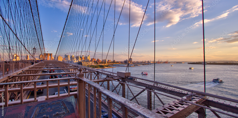 Obraz premium View over the East River from Brooklyn bridge, New York, USA