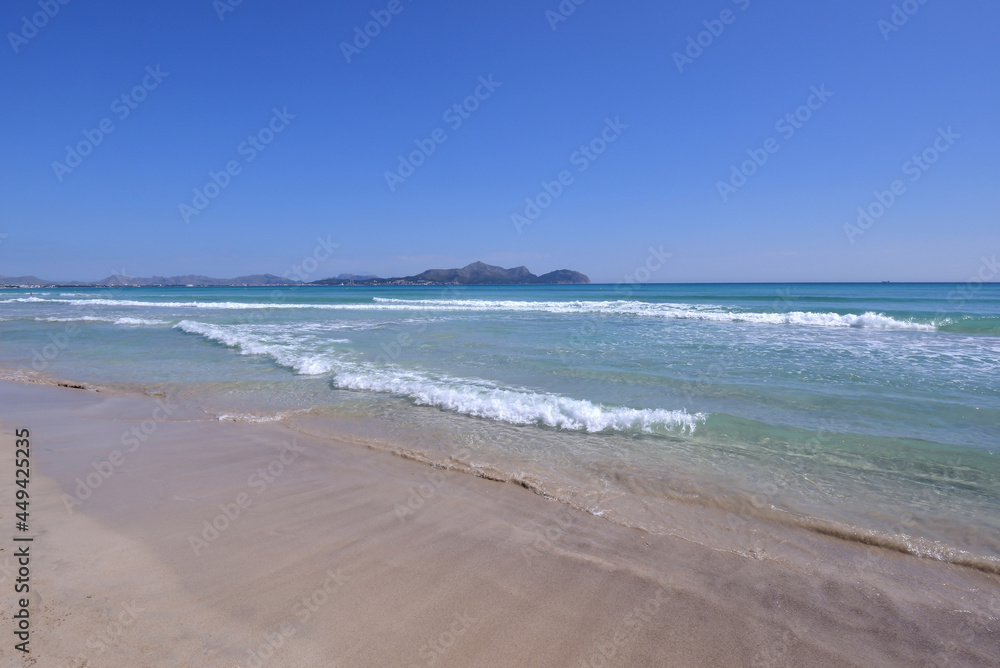 Playa de Muro en la costa noreste de isla de Mallorca, Baleares