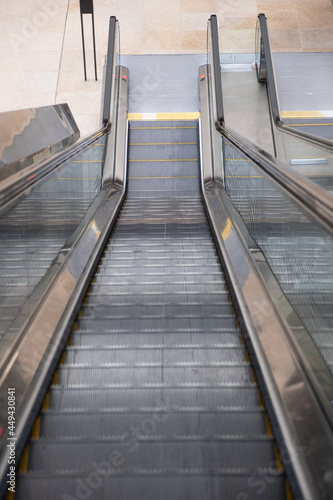 escalator © Teerayut