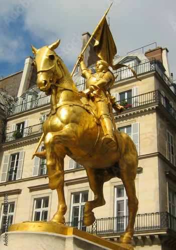 Golden monument to Jeanne d'arc. 