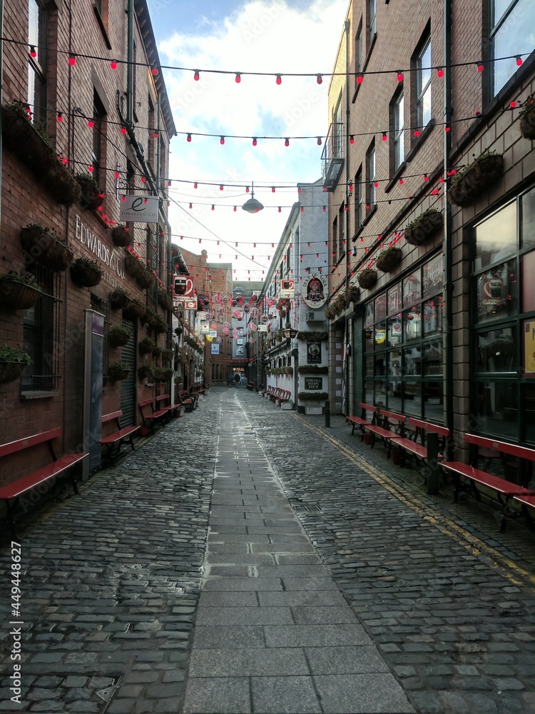 Naklejka premium narrow street